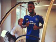 Hàng thừa Arsenal gia nhập Hamburg