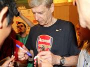 "Running man" gặp riêng HLV Wenger ở Mỹ Đình