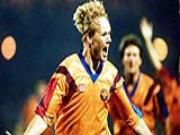 Barca săn trung vệ: Từ lá chắn thép thành..."đồng nát"