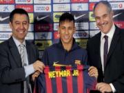 Neymar mang áo số 11 ở Barca