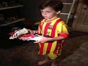 Messi khiến fan nhí "tan nát trái tim"