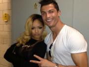 Rihanna gây sốc, ám chỉ Ronaldo là gay