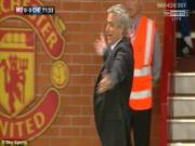 Mourinho "múa may" cổ suý học trò ăn vạ