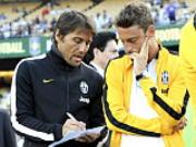 Từ lượt trận giao hữu: Các ông lớn nhảy "Hoang mang Style"