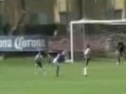 Bàn thắng mang phong cách bọ cạp