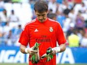 Chuyển động Real Madrid: Có 3 CLB lớn muốn mua "thánh" Iker!