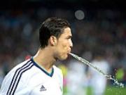 Ronaldo “không nhổ bọt” vào Mourinho