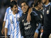 Argentina chuẩn bị “chiến” Italia: Tevez - Aguero ra rìa