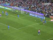 Casillas phản ứng sau một pha bắt bóng của Lopez