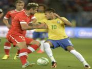 Scolari tức giận trước cách điều trị của Barca với Neymar