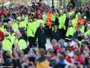 M.U lâm nguy, Sir Alex "tái xuất giang hồ"