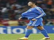 CR7 cho người yêu "đeo ba lô ngược"