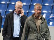 Vị chủ tịch quyền uy Roman Abramovich vào phòng thay đồ chất vấn Mourinho