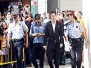 Lionel Messi rời tòa với "nụ cười"