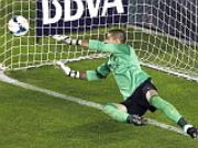 Vụ Victor Valdes tiếp tục phức tạp: Monaco nhảy vào ăn tranh của Chelsea