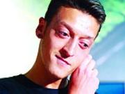 Hậu trường Premier League: Oezil "soán ngôi" Don Juan của Ashley Cole