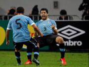 Suarez cứu Uruguay: Tiếng nói của đẳng cấp