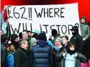 Chuyện giá vé ở Premier League: Tình yêu thời… bóng đá tăng giá