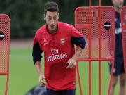 Sunderland - Arsenal: Đằng sau Oezil là gì?