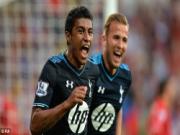 Cú đánh gót siêu dị của Paulinho giúp Tottenham "thoát chết"