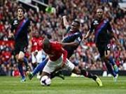 Ashley Young: Hãy dừng ăn vạ để tập trung đá bóng