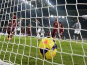 Bà Đầm Già Juventus mần thịt Sói Romatại thành Turin