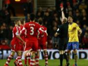 Thủ hoà Southampton, Arsenal đối diện với nguy cơ mất ngôi đầu