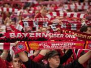 Bayern hỗ trợ tiền vé cho fan đi cổ vũ trên sân Arsenal