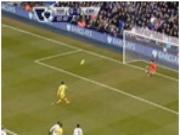 Một pha sút penalty không thể ẩu hơn