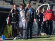 CĐV dọa giết, cầu thủ giả chấn thương, đội bóng bị đuổi khỏi giải