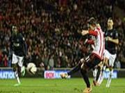 M.U phải chịu một quả penalty oan ức?