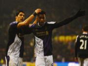 Pha bắt bài cực quái của Luis Suarez