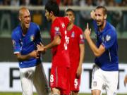Italy 2-1 Azerbaijan: "Nạn nhân" bị Suarez "cắn" toả sáng bằng cú .... hattrick