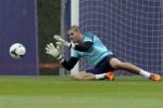 Chán Valdes, M.U bất ngờ nhắm Handanovic