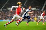 "Thánh lốp" Welbeck toả sáng, Arsenal may mắn giành 3 điểm