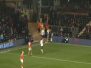 Bàn thắng kinh điển từ chấm phạt góc