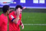 Messi bị CĐV Valencia ném chai nước vào đầu
