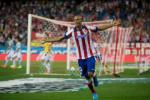 Được Atletico "hạ giá", Man United rất gần tới Miranda