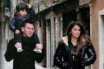 Bỏ mặc Ronaldo đua QBV, Messi đang phải lo... lấy vợ