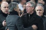 Sir Alex tỵ nạnh với "tri kỷ" Mourinho về ... vẻ đẹp trai