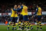 West Ham 1-2 Arsenal: Pháo thủ khép lại năm 2014 bằng thắng lợi thót tim