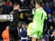 Torres suýt ẩu đả với cựu thủ môn M.U