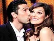 Buffon theo chân Pirlo, muốn bỏ vợ