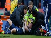 Sao Man United phải nhập viện khẩn vì chấn thương