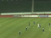 Cả đội đứng yên để đối thủ ghi bàn