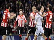 Húc đầu vào đối thủ, Cristiano Ronaldo đối mặt với án treo giò 3 trận