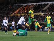 Tottenham vấp ngã trên đường đua vào top 4