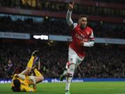 Pha đi bóng ngoạn mục của sao Arsenal trong trận gặp Bayern