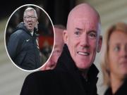 Cựu trọng tài Anh lật tẩy trò "ép trọng tài" của Sir Alex Ferguson