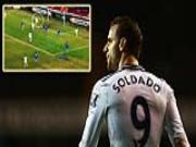 Pha bỏ lỡ khó tin từ 4m của Soldado